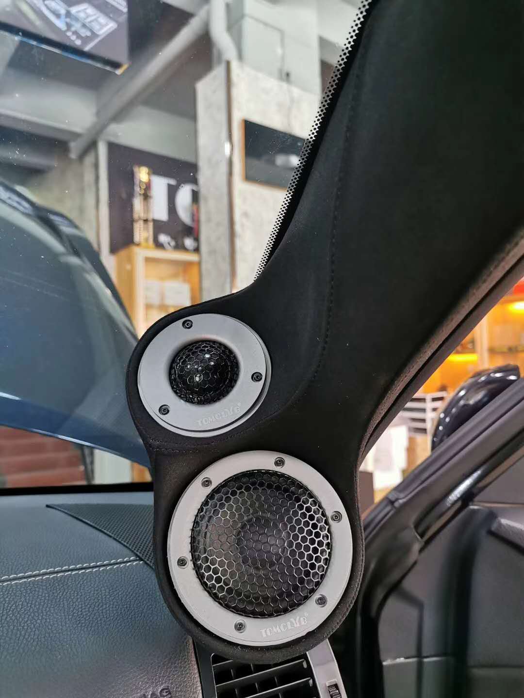 锐志改装音响多少钱,05丰田锐志原车音响