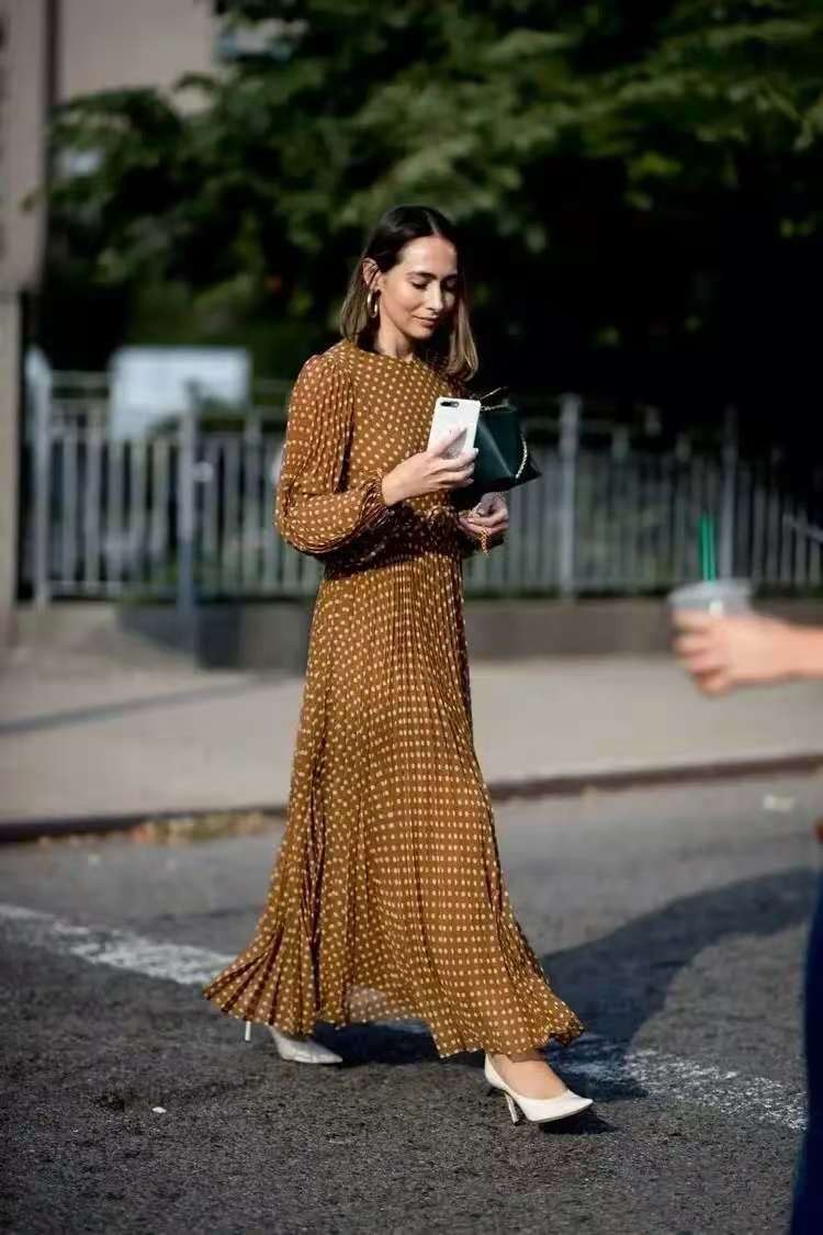 身高不足160的女人穿什么鞋子,身高不足160的女人适合穿什么裤子