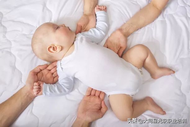 一个月宝宝溢奶严重怎么办,一个半月宝宝溢奶严重怎么回事