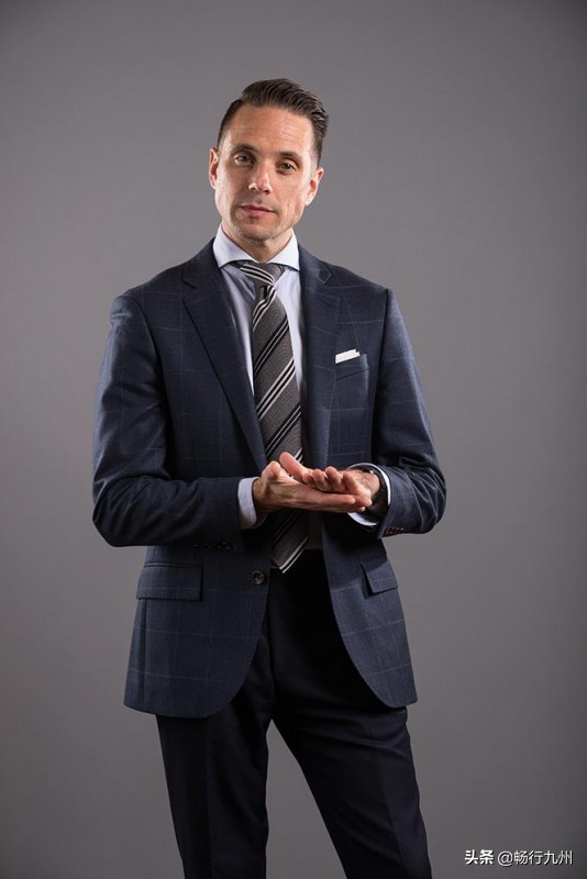 绅士领带打法,领带的十种新打法教程