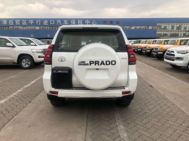 丰田霸道普拉多2700三门,18款丰田霸道2700中东版七座越野