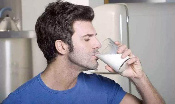 母乳剩下的怎么处理,母乳太多倒掉还是存着