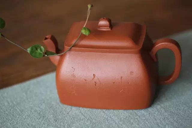 紫砂壶泥料好坏鉴别,红华紫砂壶真假鉴别