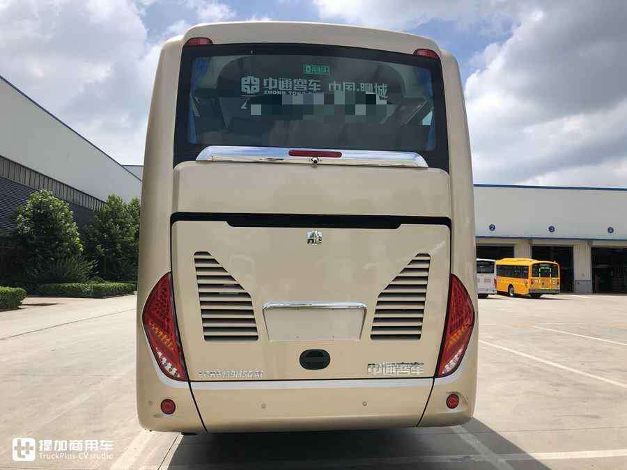 黄金时代已过，长途大巴还高端吗？实拍中通3轴大巴带您好好看看