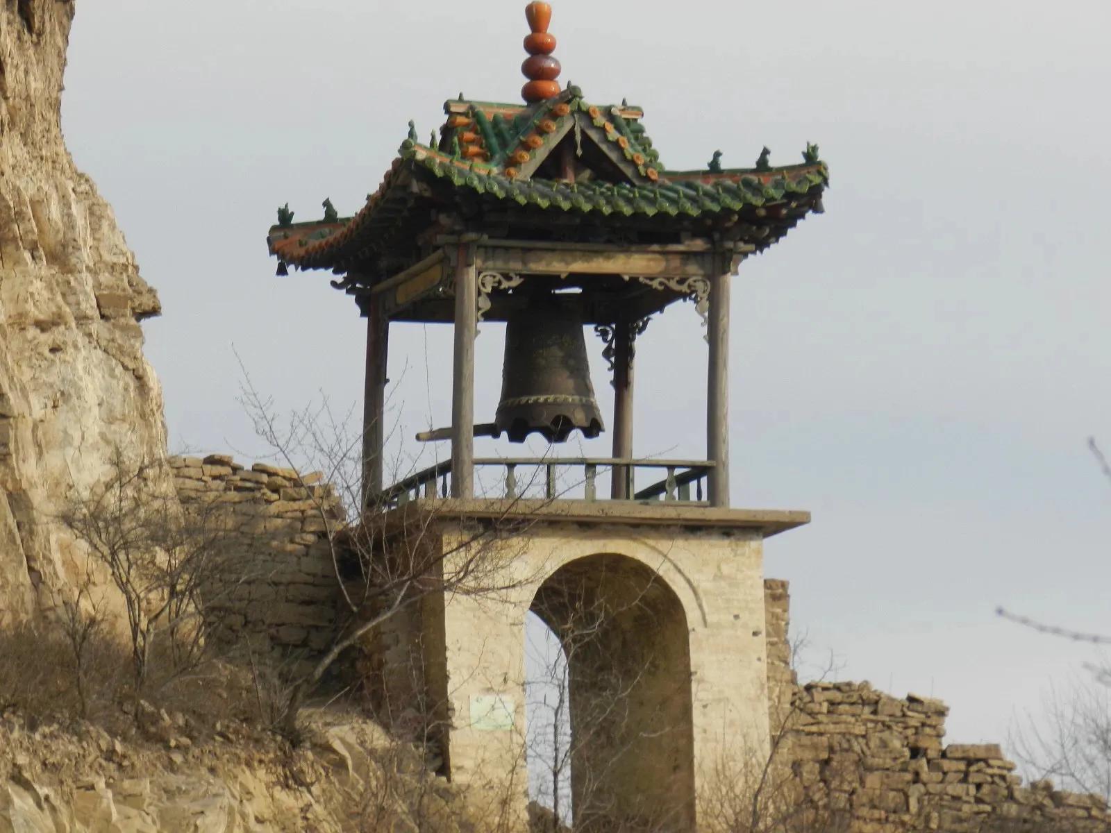 在山里迷路遇到狐狸,在山里迷路遇到了好漂亮的小姑娘