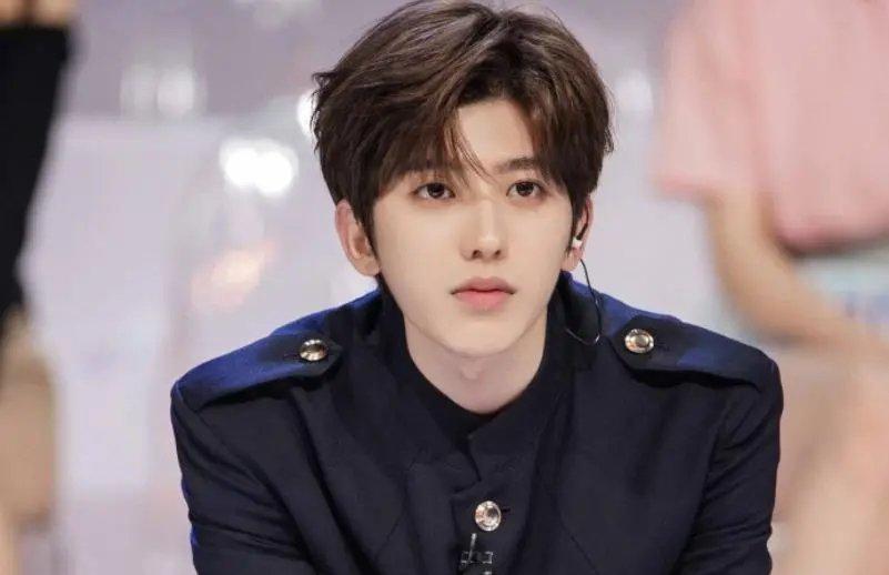 蔡徐坤新歌现象首发直播,蔡徐坤和训练生合唱home完整版