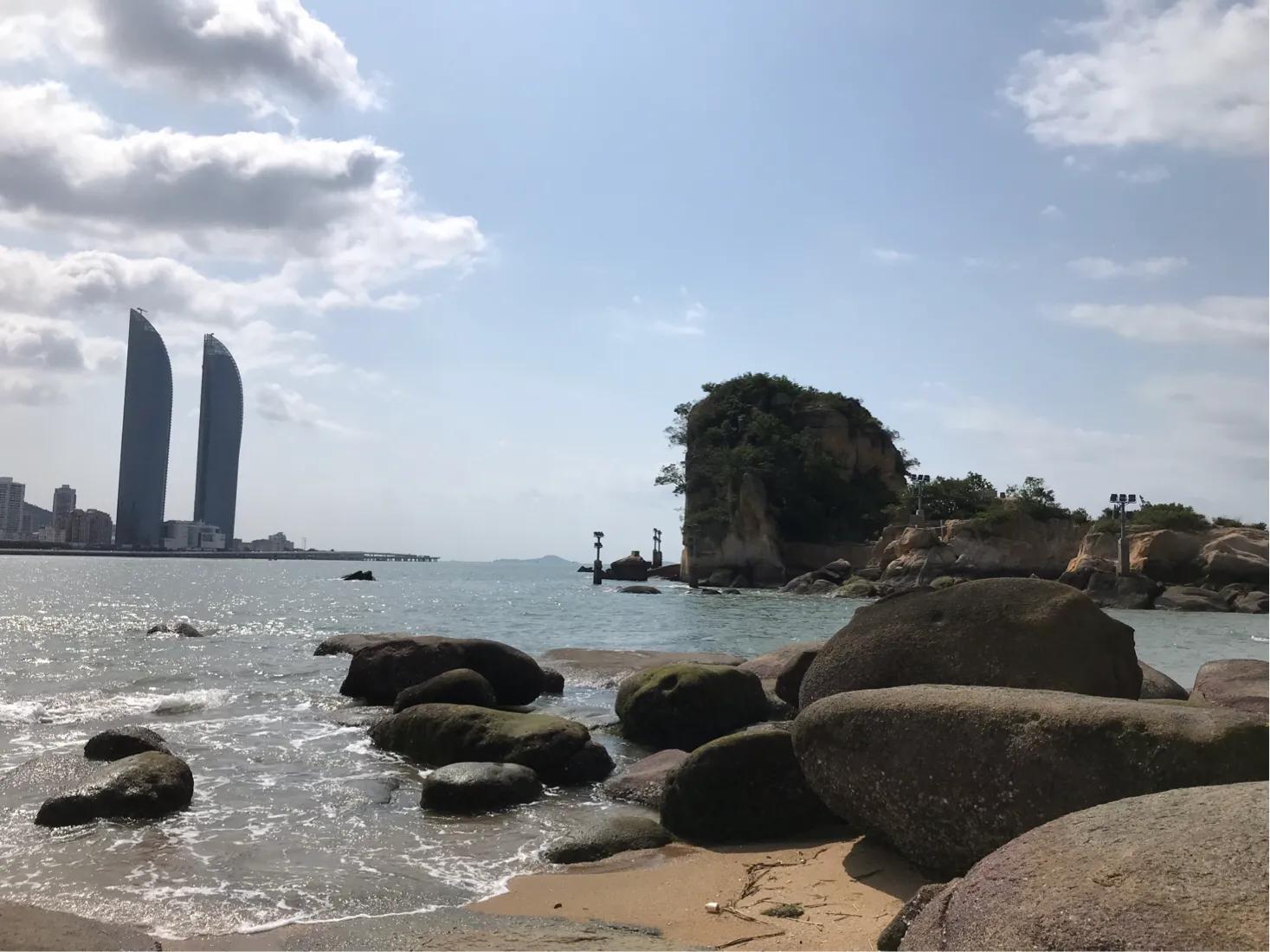 鼓浪屿上有个足球场,鼓浪屿有几个足球场大