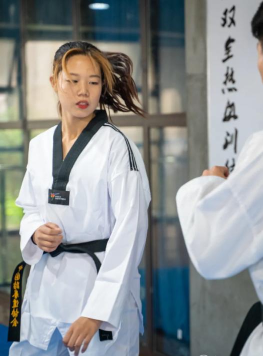 湖南省大学生跆拳道68kg比赛,跆拳道女运动员身高180