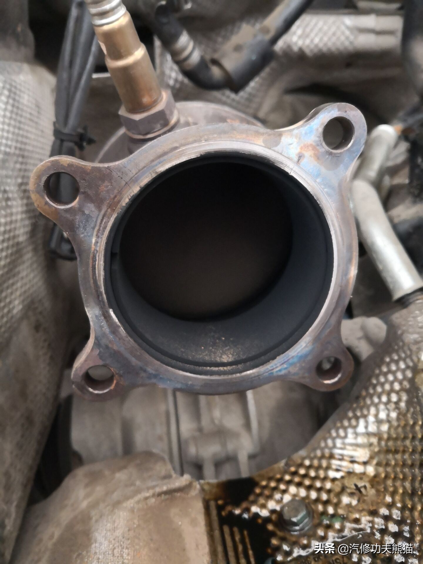 奥迪q53.2自吸发动机烧机油吗,12款奥迪q5发动机烧机油改进