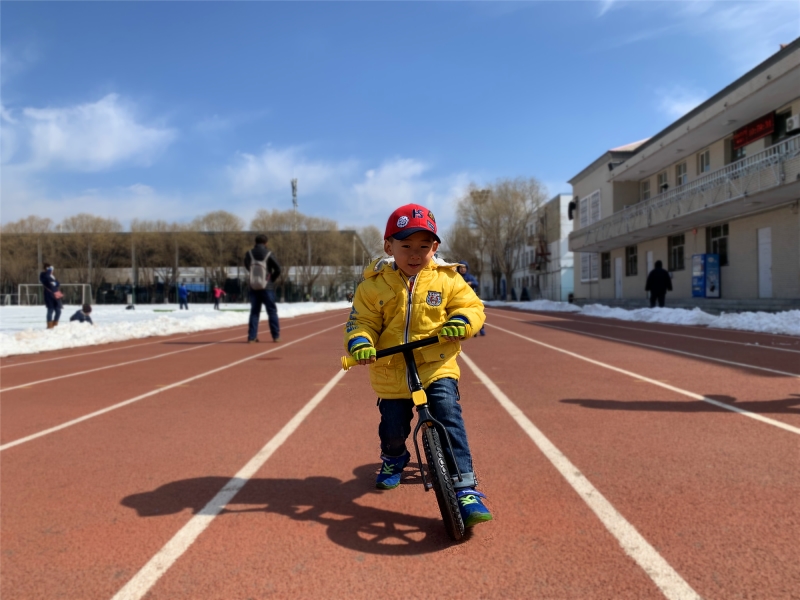 柒小佰700kids 儿童滑步车pro (柒小佰儿童滑板车怎么折叠)