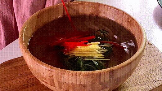 诚意满满的炖一百只鲍鱼招待客人,鲍鱼招待客人的做法