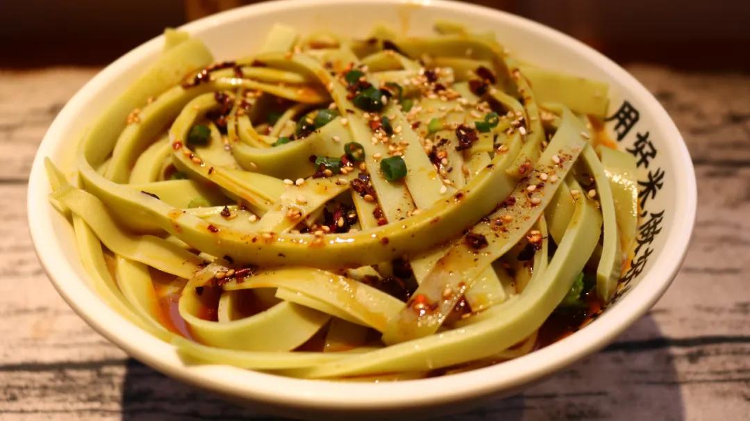 我只吃小面!打卡了这家手工粉后我真香了
