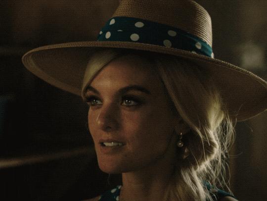 Imalittleshy不能翻译成我有点害羞!不然就闹笑话了!