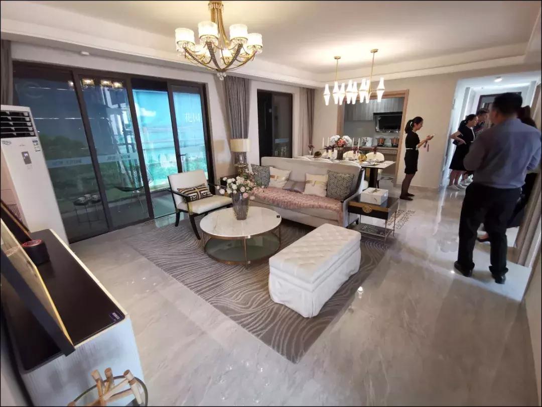 稀缺小户型带精装只需6字头,6字头的房子