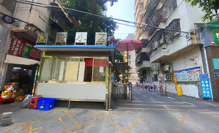 小区保安岗亭,小区保安老王