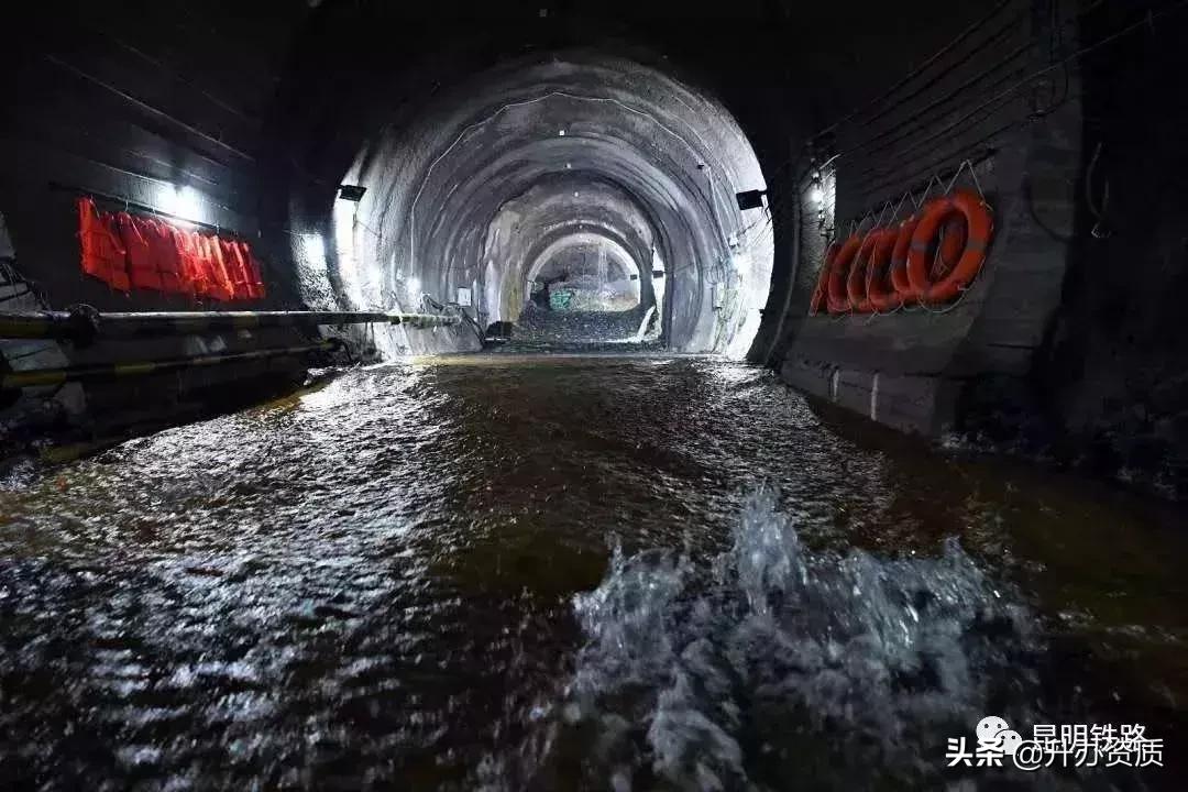 中国耗时最长至今尚未完工的隧道,中国最长的隧道双螺旋隧道