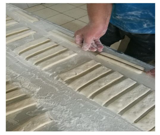 矾碱油条的做法和配方,一碱二矾三盐油条配方