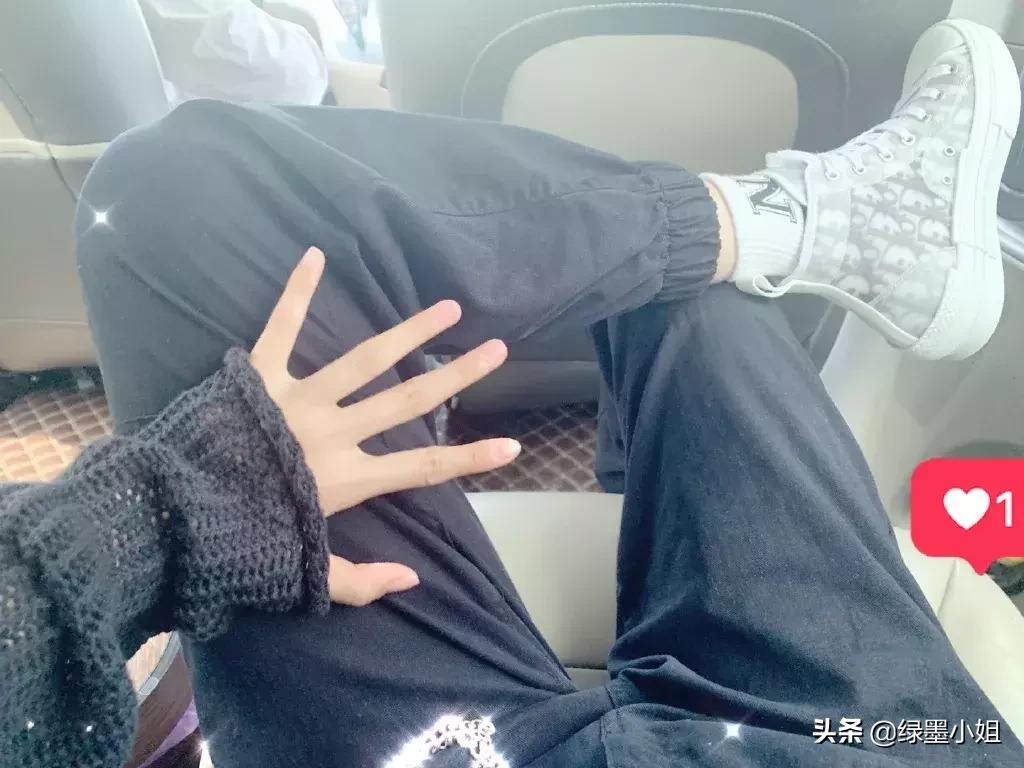 欧阳娜娜同款鞋子匡威,欧阳娜娜一共有匡威的多少鞋