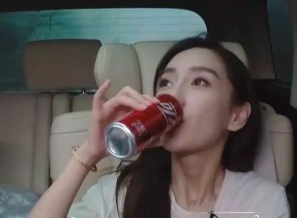 angelababy喝奶茶喝全糖,angelababy喝可乐