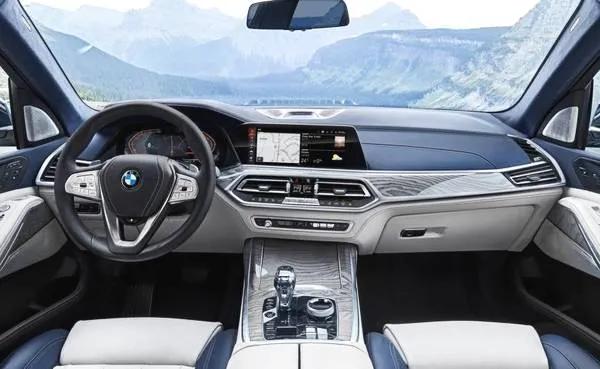 真的来了!2022款宝马X8亮相,V8+四驱,奔驰GLS也不香了?