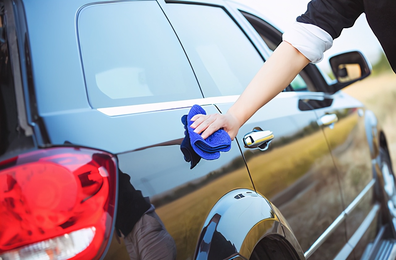 汽车贴膜什么颜色好,汽车玻璃贴膜详细步骤图解