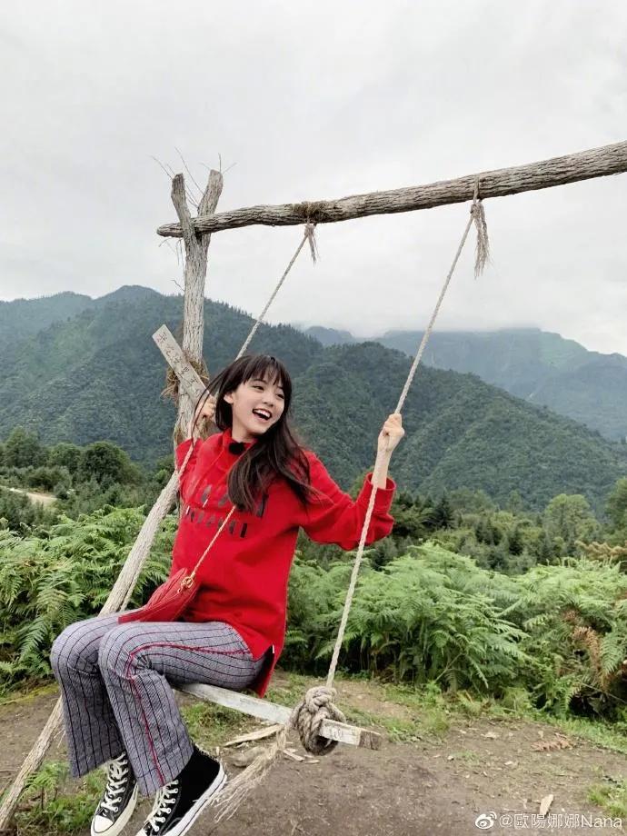 杨天真分析旗下艺人的着装视频,杨天真经纪人穿着