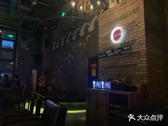 寻一处幽静角落,巷子里的小酒馆好惬意