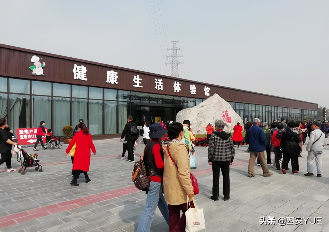 西安又一地标盛大开启，现场人山人海堪比春运