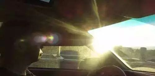 开车强光刺眼导致的车祸,夜晚行车路灯刺眼造成事故怎么办