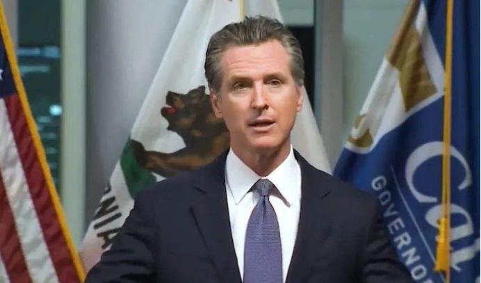 一群自私“乡巴佬”！多伦多爆发“反*锁封**”抗议，加拿大官员发飙