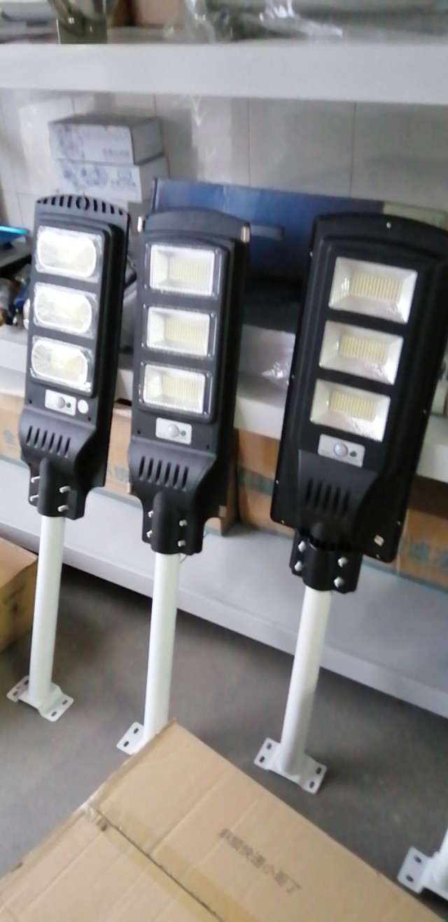 太阳能人体感应灯户外防水路灯,太阳能庭院户外照明人体感应路灯