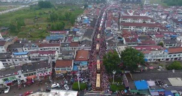 中国唯一靠“高考”养活的小镇，租金直逼北上广