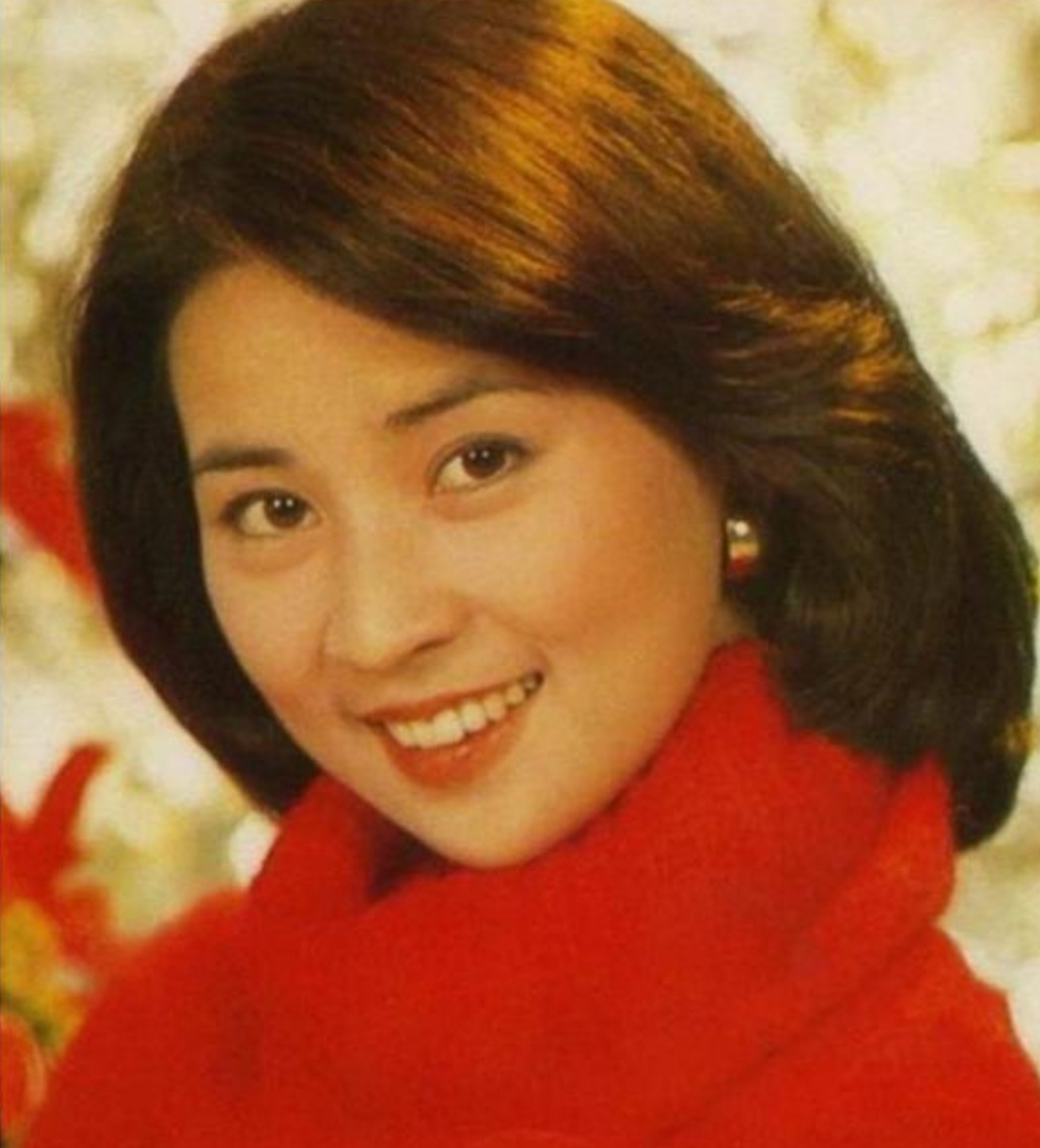 从伴舞女郎到影后，嫁功夫巨星拥有上亿身家，62岁却遭儿子入狱