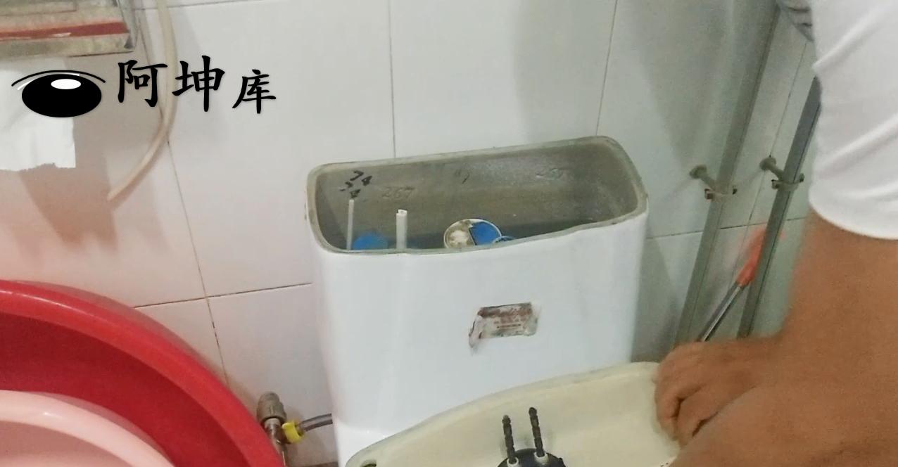 马桶太臭了，放这3样东西，就不会再有异味，每家每户都需要