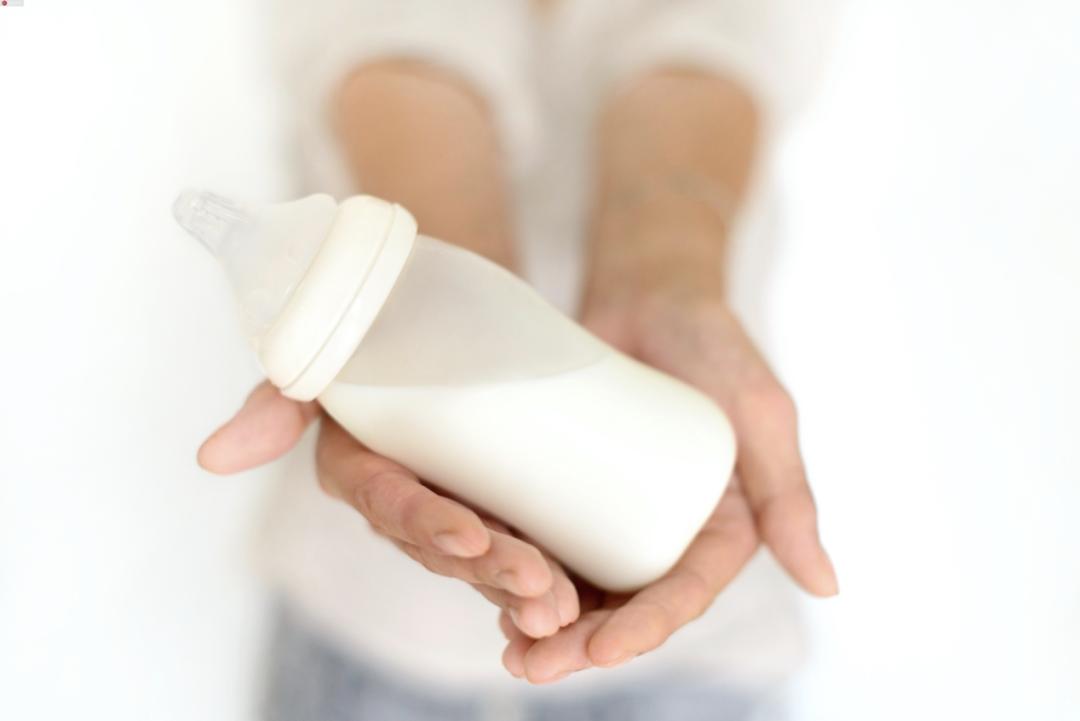 科学家妻子用自己的基因造出异形,科学家人造婴儿