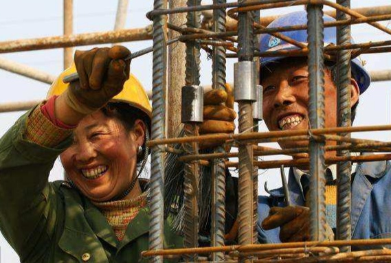 工地老板欠民工工资不给怎么办,拖欠民工工资无力偿还会被判刑吗