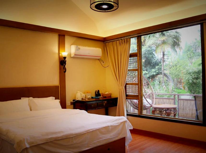 坐上公交去旅行!跟着这条101路线,带你玩遍大半个都江堰~一站一景,吃喝玩乐一网打尽!