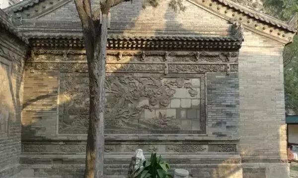 进门就是一堵墙的房子好吗,为什么宅院进门有一堵墙