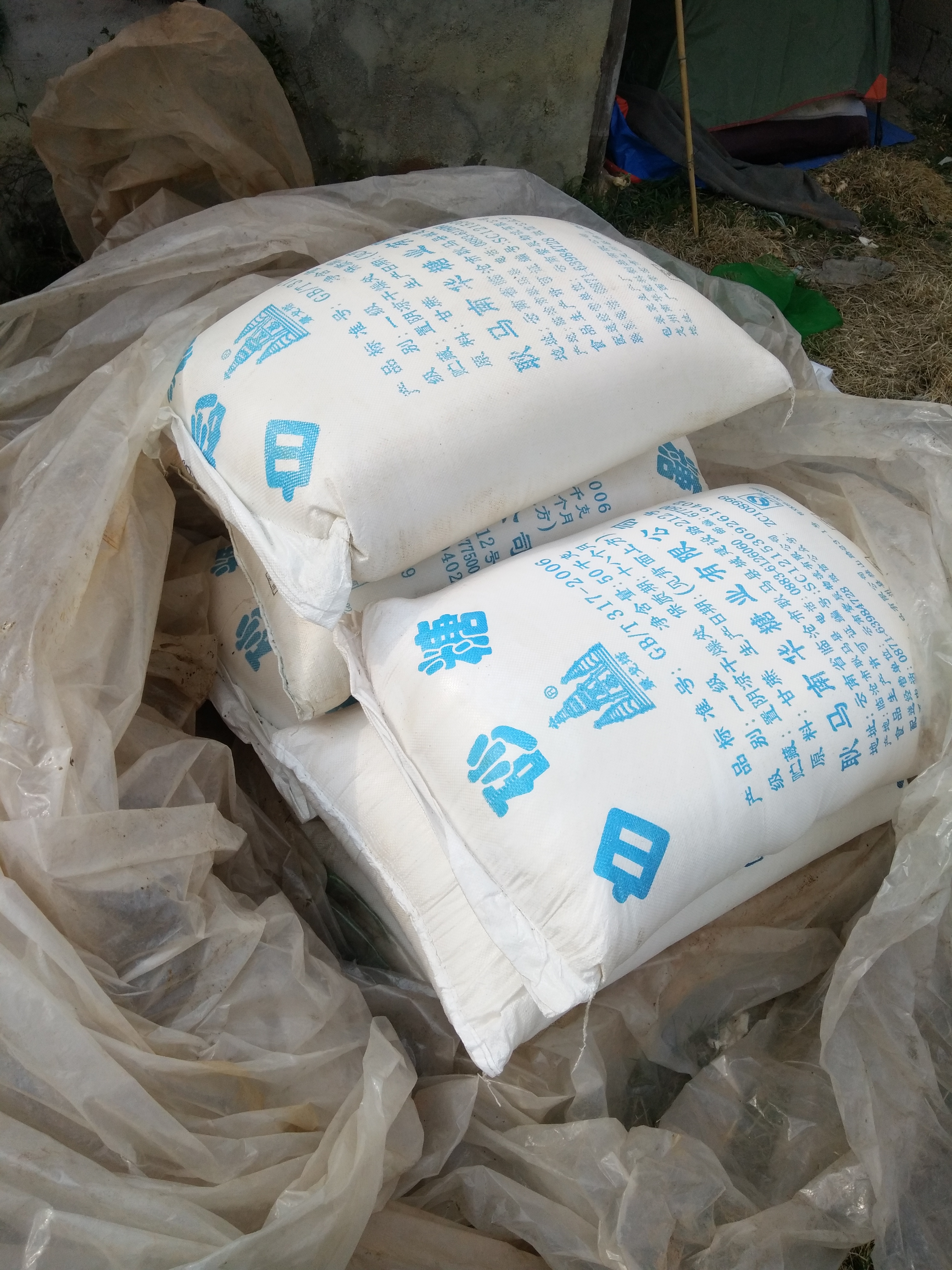 “转场蜜蜂”被纳入应急运输保障范围，路通了，但蜜源地村长说：你是外地人，不让进村