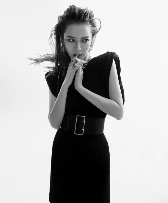 戚薇最近发型适合什么脸型,戚薇双丸子头发型