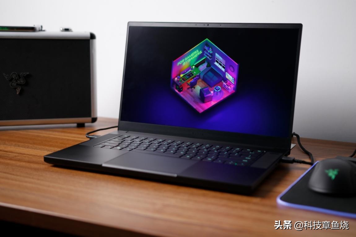 雷蛇razer灵刃15标准版2018,雷蛇灵刃15与macbookair