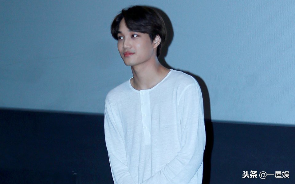 exo朴灿烈自我介绍,exo金钟仁和朴灿烈秀恩爱在演唱会