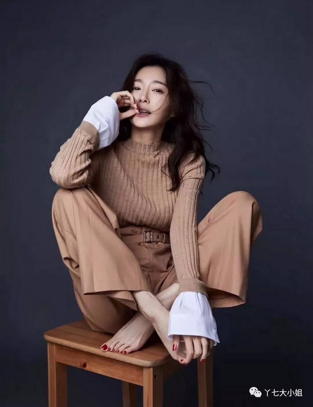 秋冬一定要穿出时髦贵气感,今年秋冬最时髦的颜色搭配