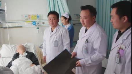 90岁高龄颈动脉重度狭窄血管几近闭塞，年龄大到底能不能做手术？