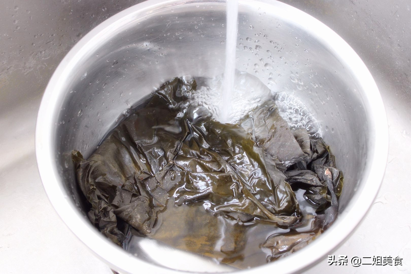 泡发海带时为什么要加海带,泡发海带用小苏打还是盐