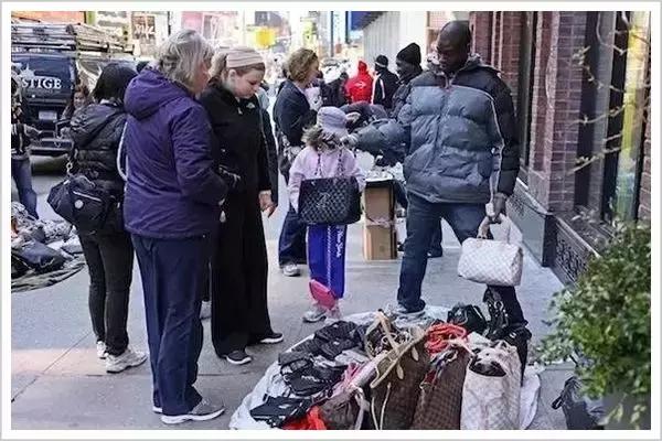 8万亿假的新世界，所有命运中馈赠的假货，都在暗中标好了价格