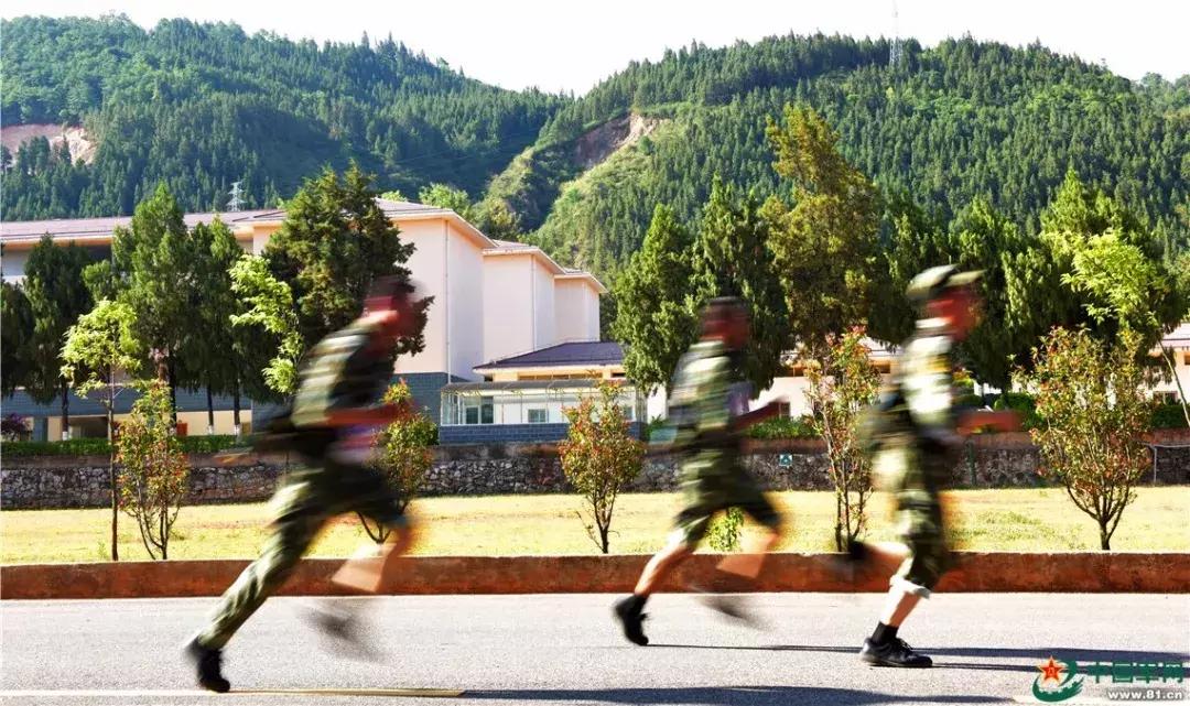 多威迷彩鞋怎么搭配,多威迷彩鞋怎么样