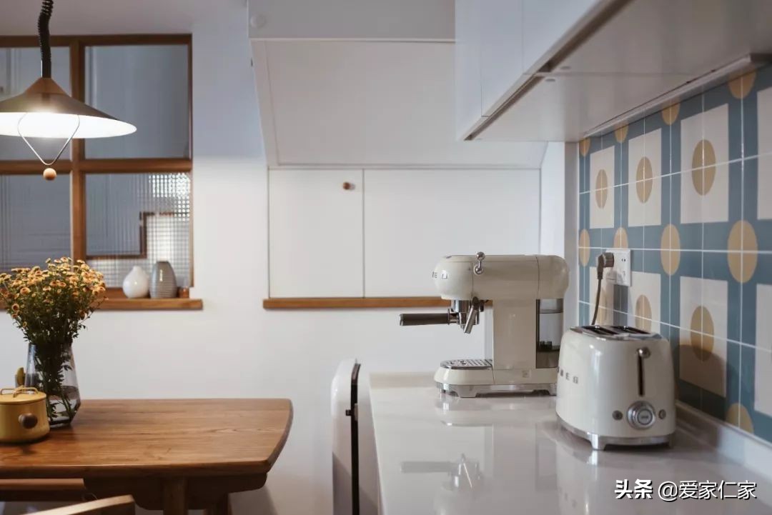 她买下32㎡上海老旧学区房,为女儿打造小桃园,还有超舒适大庭院