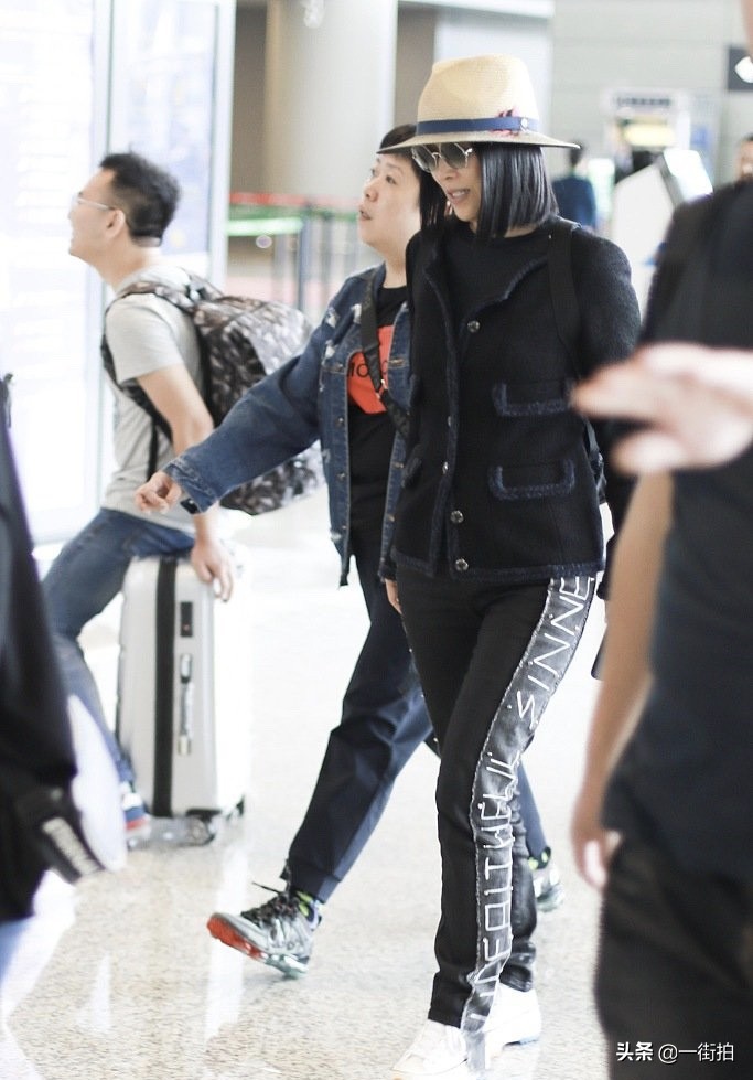 那英现在素颜近照曝光,歌坛一姐那英一笑而过