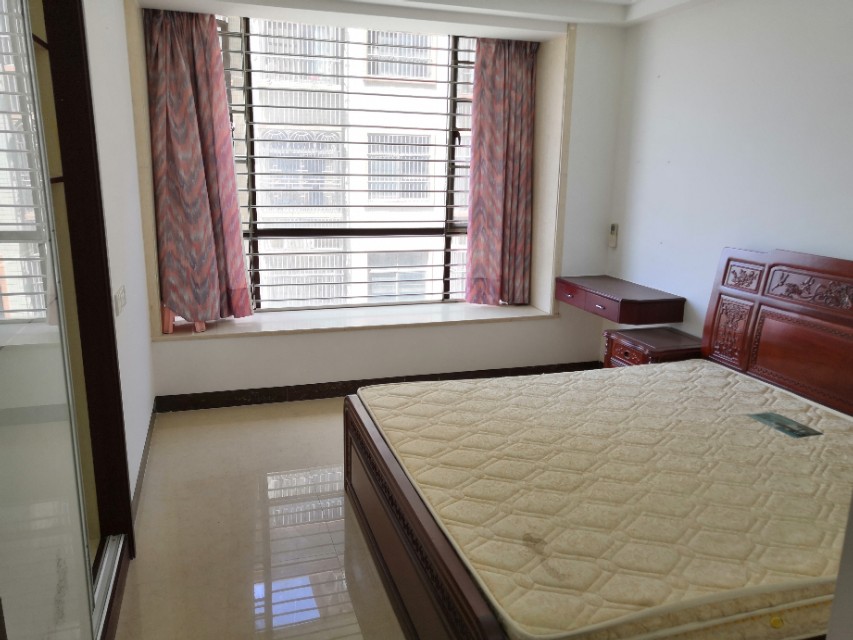 普宁寸土寸金的繁华商圈中,最为低调的贵族房,流沙盛世华庭!